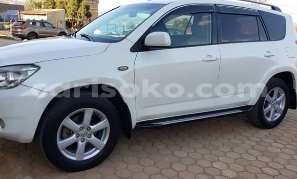 Sayi Na hannu Toyota RAV4 Blanc Mota in Kigali a Rwanda Sayi Na hannu Toyota RAV4 Blanc Mota in Kigali a Rwanda