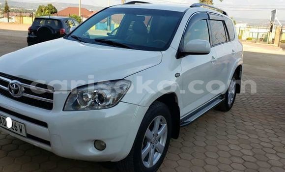 Sayi Na hannu Toyota RAV4 Blanc Mota in Kigali a Rwanda Sayi Na hannu Toyota RAV4 Blanc Mota in Kigali a Rwanda