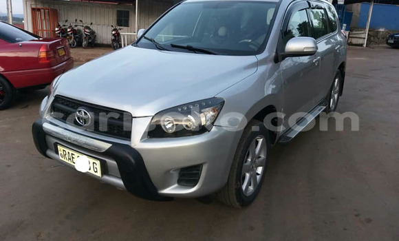 Acheter Occasion Voiture Toyota RAV4 Gris à Kigali, Rwanda Acheter Occasion Voiture Toyota RAV4 Gris à Kigali, Rwanda