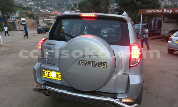 Acheter Occasion Voiture Toyota RAV4 Gris à Kigali, Rwanda Acheter Occasion Voiture Toyota RAV4 Gris à Kigali, Rwanda