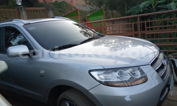 Acheter Occasion Voiture Hyundai Santa Fe Gris à Kigali, Rwanda Acheter Occasion Voiture Hyundai Santa Fe Gris à Kigali, Rwanda