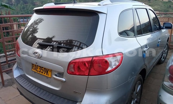 Acheter Occasion Voiture Hyundai Santa Fe Gris à Kigali, Rwanda Acheter Occasion Voiture Hyundai Santa Fe Gris à Kigali, Rwanda
