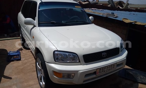 Acheter Occasion Voiture Toyota RAV4 Blanc à Kigali, Rwanda Acheter Occasion Voiture Toyota RAV4 Blanc à Kigali, Rwanda