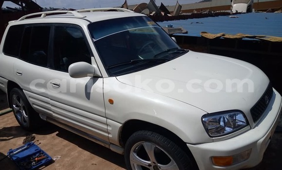 Acheter Occasion Voiture Toyota RAV4 Blanc à Kigali, Rwanda Acheter Occasion Voiture Toyota RAV4 Blanc à Kigali, Rwanda
