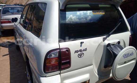 Acheter Occasion Voiture Toyota RAV4 Blanc à Kigali, Rwanda Acheter Occasion Voiture Toyota RAV4 Blanc à Kigali, Rwanda