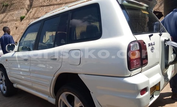 Acheter Occasion Voiture Toyota RAV4 Blanc à Kigali, Rwanda Acheter Occasion Voiture Toyota RAV4 Blanc à Kigali, Rwanda