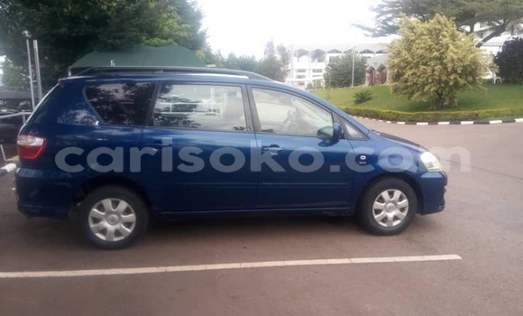 Acheter Occasion Voiture Toyota Avensis Verso Bleu à Kigali, Rwanda Acheter Occasion Voiture Toyota Avensis Verso Bleu à Kigali, Rwanda