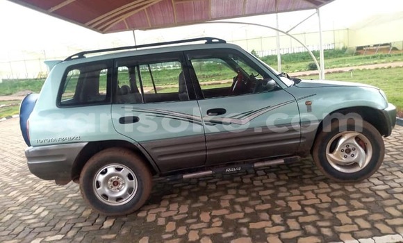 Acheter Occasion Voiture Toyota RAV4 Bleu à Kigali, Rwanda Acheter Occasion Voiture Toyota RAV4 Bleu à Kigali, Rwanda