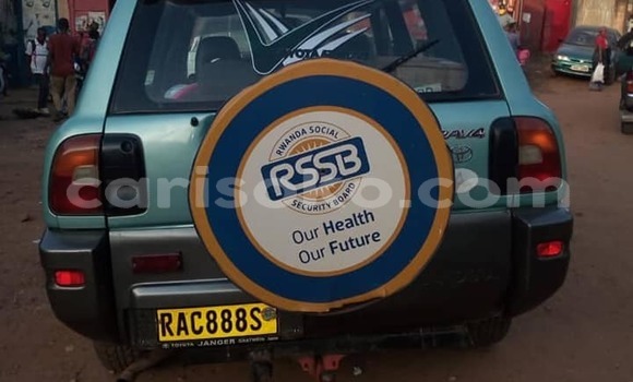 Acheter Occasion Voiture Toyota RAV4 Bleu à Kigali, Rwanda Acheter Occasion Voiture Toyota RAV4 Bleu à Kigali, Rwanda