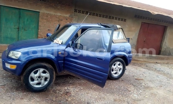 Acheter Occasion Voiture Toyota RAV4 Bleu à Kigali, Rwanda Acheter Occasion Voiture Toyota RAV4 Bleu à Kigali, Rwanda
