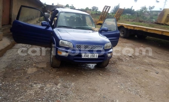 Acheter Occasion Voiture Toyota RAV4 Bleu à Kigali, Rwanda Acheter Occasion Voiture Toyota RAV4 Bleu à Kigali, Rwanda