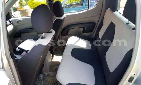 Acheter Occasion Voiture Mitsubishi L200 Gris à Kigali, Rwanda Acheter Occasion Voiture Mitsubishi L200 Gris à Kigali, Rwanda