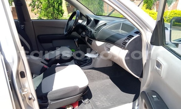 Acheter Occasion Voiture Mitsubishi L200 Gris à Kigali, Rwanda Acheter Occasion Voiture Mitsubishi L200 Gris à Kigali, Rwanda