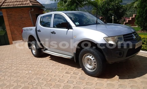 Acheter Occasion Voiture Mitsubishi L200 Gris à Kigali, Rwanda Acheter Occasion Voiture Mitsubishi L200 Gris à Kigali, Rwanda