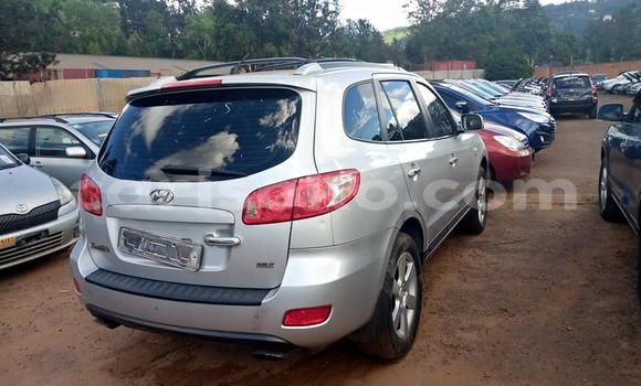 Acheter Occasion Voiture Hyundai Santa Fe Gris à Kigali, Rwanda Acheter Occasion Voiture Hyundai Santa Fe Gris à Kigali, Rwanda