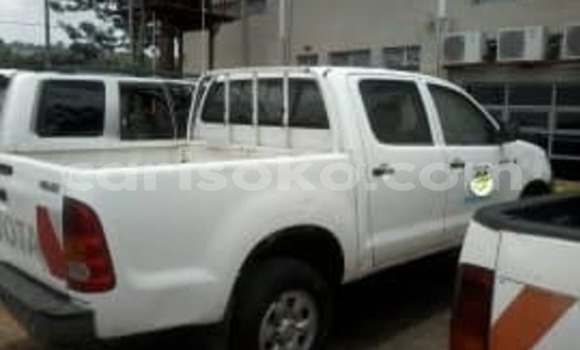 Acheter Occasion Voiture Toyota Hilux Blanc à Kigali, Rwanda Acheter Occasion Voiture Toyota Hilux Blanc à Kigali, Rwanda