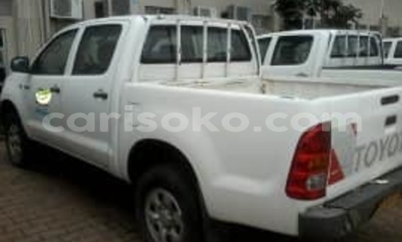 Acheter Occasion Voiture Toyota Hilux Blanc à Kigali, Rwanda Acheter Occasion Voiture Toyota Hilux Blanc à Kigali, Rwanda