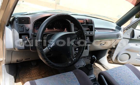 اشتري مستعمل Toyota RAV4 Marron سيارة في Kigali في Rwanda اشتري مستعمل Toyota RAV4 Marron سيارة في Kigali في Rwanda