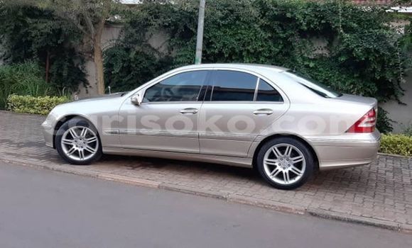 Acheter Occasion Voiture Mercedes-Benz C–Class Gris à Kigali, Rwanda Acheter Occasion Voiture Mercedes-Benz C–Class Gris à Kigali, Rwanda