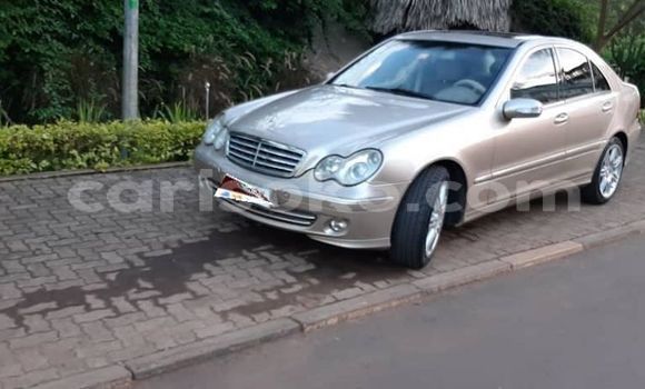 Acheter Occasion Voiture Mercedes-Benz C–Class Gris à Kigali, Rwanda Acheter Occasion Voiture Mercedes-Benz C–Class Gris à Kigali, Rwanda
