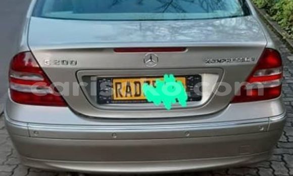 Acheter Occasion Voiture Mercedes-Benz C–Class Gris à Kigali, Rwanda Acheter Occasion Voiture Mercedes-Benz C–Class Gris à Kigali, Rwanda