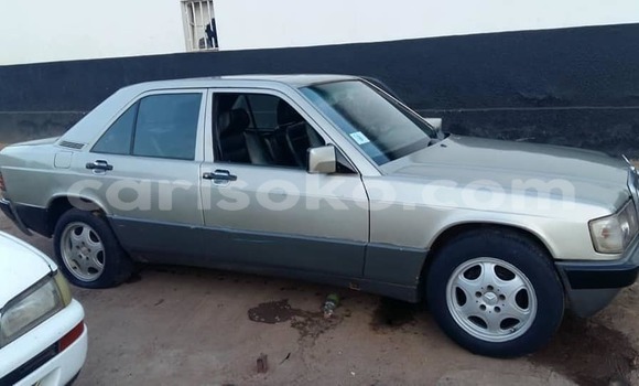Acheter Occasion Voiture Mercedes-Benz E–Class Gris à Kigali, Rwanda