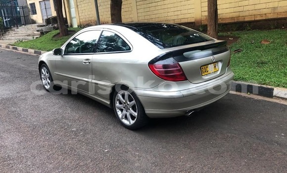 Acheter Occasion Voiture Mercedes-Benz CLK–Class Gris à Kigali, Rwanda Acheter Occasion Voiture Mercedes-Benz CLK–Class Gris à Kigali, Rwanda