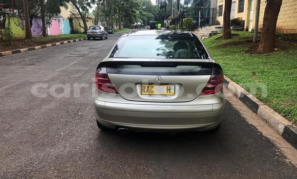 Acheter Occasion Voiture Mercedes-Benz CLK–Class Gris à Kigali, Rwanda Acheter Occasion Voiture Mercedes-Benz CLK–Class Gris à Kigali, Rwanda