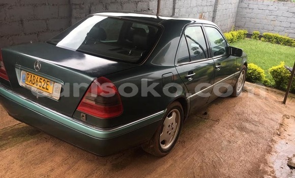 Acheter Occasion Voiture Mercedes-Benz C–Class Vert à Kigali, Rwanda Acheter Occasion Voiture Mercedes-Benz C–Class Vert à Kigali, Rwanda
