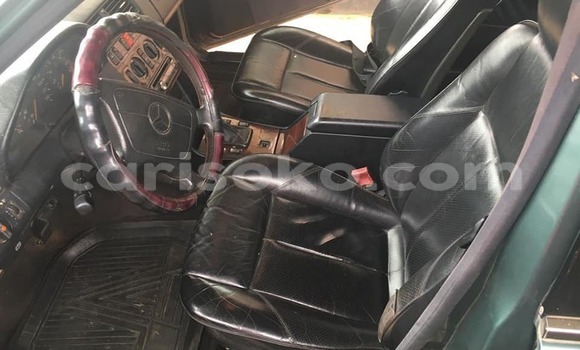 Acheter Occasion Voiture Mercedes-Benz C–Class Vert à Kigali, Rwanda Acheter Occasion Voiture Mercedes-Benz C–Class Vert à Kigali, Rwanda