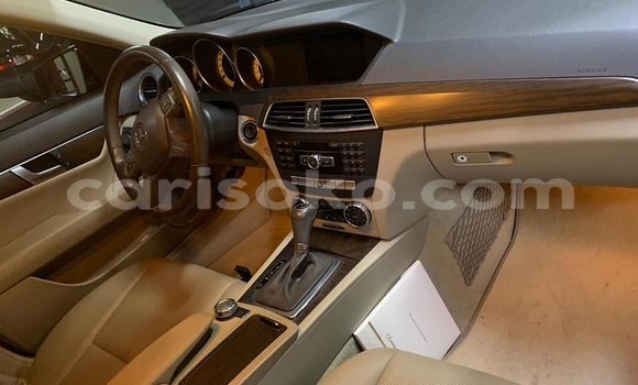 Acheter Occasion Voiture Mercedes-Benz C–Class Noir à Kigali, Rwanda Acheter Occasion Voiture Mercedes-Benz C–Class Noir à Kigali, Rwanda