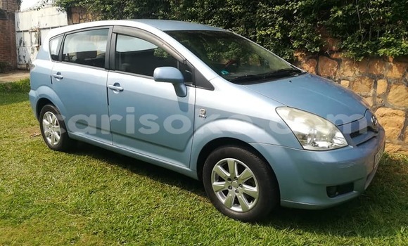 Acheter Occasion Voiture Toyota Corolla Verso Bleu à Kigali, Rwanda Acheter Occasion Voiture Toyota Corolla Verso Bleu à Kigali, Rwanda