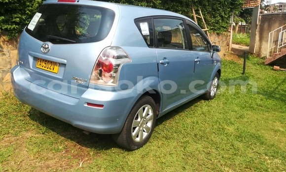 Acheter Occasion Voiture Toyota Corolla Verso Bleu à Kigali, Rwanda Acheter Occasion Voiture Toyota Corolla Verso Bleu à Kigali, Rwanda