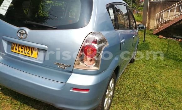 Acheter Occasion Voiture Toyota Corolla Verso Bleu à Kigali, Rwanda Acheter Occasion Voiture Toyota Corolla Verso Bleu à Kigali, Rwanda