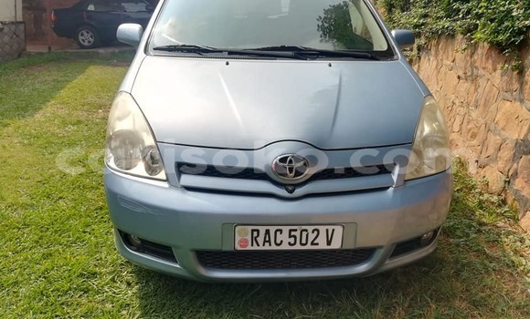 Acheter Occasion Voiture Toyota Corolla Verso Bleu à Kigali, Rwanda Acheter Occasion Voiture Toyota Corolla Verso Bleu à Kigali, Rwanda