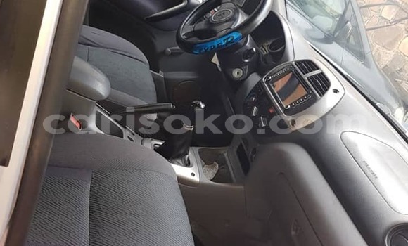Acheter Occasion Voiture Toyota RAV4 Gris à Kigali, Rwanda Acheter Occasion Voiture Toyota RAV4 Gris à Kigali, Rwanda