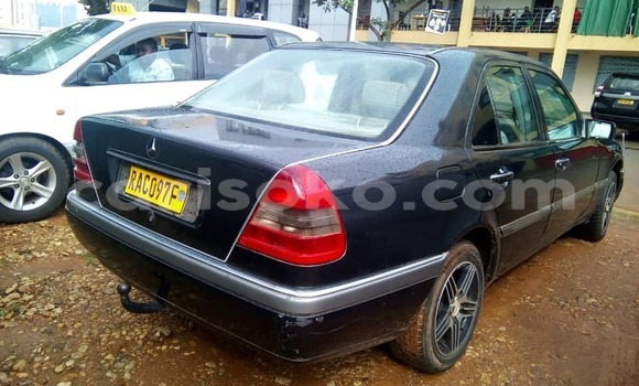Acheter Occasion Voiture Mercedes-Benz C–Class Noir à Kigali, Rwanda Acheter Occasion Voiture Mercedes-Benz C–Class Noir à Kigali, Rwanda