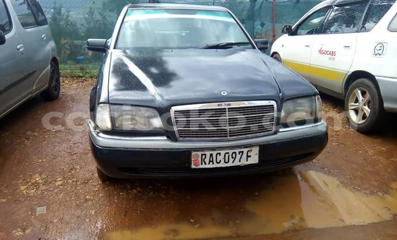 Acheter Occasion Voiture Mercedes-Benz C–Class Noir à Kigali, Rwanda Acheter Occasion Voiture Mercedes-Benz C–Class Noir à Kigali, Rwanda