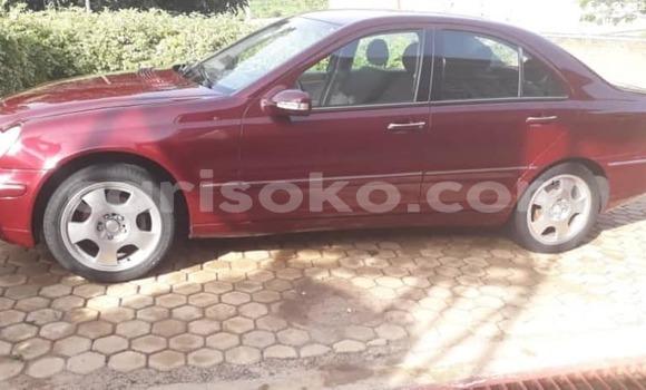Acheter Occasion Voiture Mercedes-Benz C–Class Rouge à Kigali, Rwanda Acheter Occasion Voiture Mercedes-Benz C–Class Rouge à Kigali, Rwanda