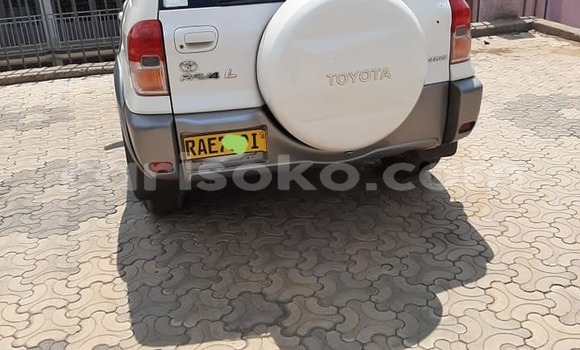 Sayi Na hannu Toyota RAV4 Blanc Mota in Kigali a Rwanda Sayi Na hannu Toyota RAV4 Blanc Mota in Kigali a Rwanda