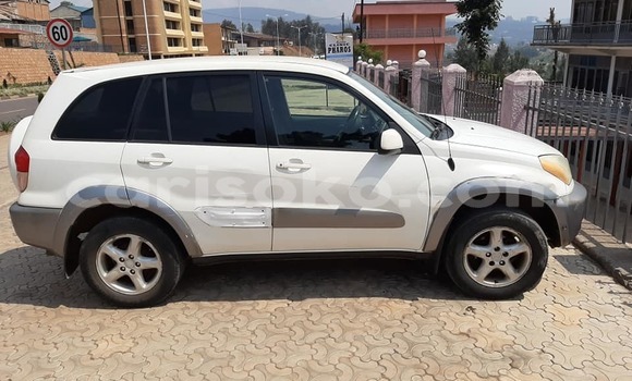 Sayi Na hannu Toyota RAV4 Blanc Mota in Kigali a Rwanda Sayi Na hannu Toyota RAV4 Blanc Mota in Kigali a Rwanda