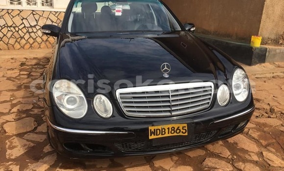 Sayi Na hannu Mercedes-Benz E–Class Noir Mota in Kigali a Rwanda Sayi Na hannu Mercedes-Benz E–Class Noir Mota in Kigali a Rwanda