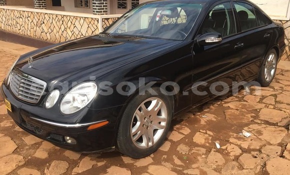 Sayi Na hannu Mercedes-Benz E–Class Noir Mota in Kigali a Rwanda Sayi Na hannu Mercedes-Benz E–Class Noir Mota in Kigali a Rwanda