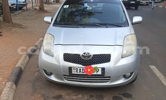 Sayi Na hannu Toyota Yaris Gris Mota in Kigali a Rwanda Sayi Na hannu Toyota Yaris Gris Mota in Kigali a Rwanda