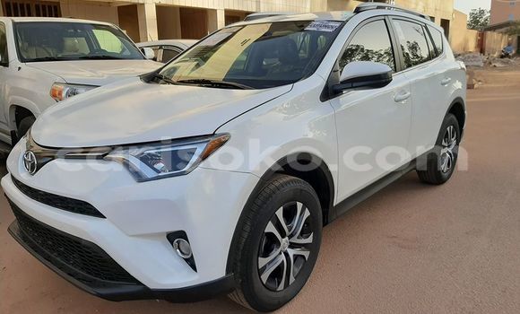 Sayi Na hannu Toyota RAV4 Blanc Mota in Kigali a Rwanda Sayi Na hannu Toyota RAV4 Blanc Mota in Kigali a Rwanda