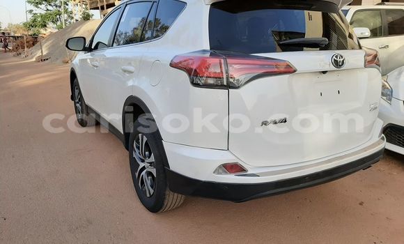 Sayi Na hannu Toyota RAV4 Blanc Mota in Kigali a Rwanda Sayi Na hannu Toyota RAV4 Blanc Mota in Kigali a Rwanda