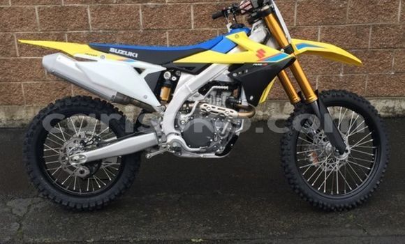 Sayi Na hannu Suzuki RM Autre Motsi in Kibuye a Kibuye Sayi Na hannu Suzuki RM Autre Motsi in Kibuye a Kibuye