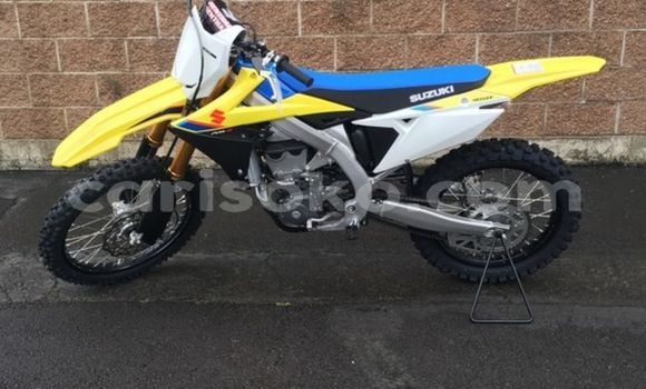 Sayi Na hannu Suzuki RM Autre Motsi in Kibuye a Kibuye Sayi Na hannu Suzuki RM Autre Motsi in Kibuye a Kibuye