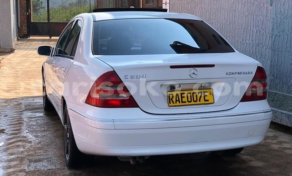 Sayi Na hannu Mercedes-Benz C–Class Blanc Mota in Kigali a Rwanda Sayi Na hannu Mercedes-Benz C–Class Blanc Mota in Kigali a Rwanda