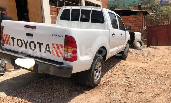 Sayi Na hannu Toyota Hilux Blanc Mota in Kigali a Rwanda Sayi Na hannu Toyota Hilux Blanc Mota in Kigali a Rwanda
